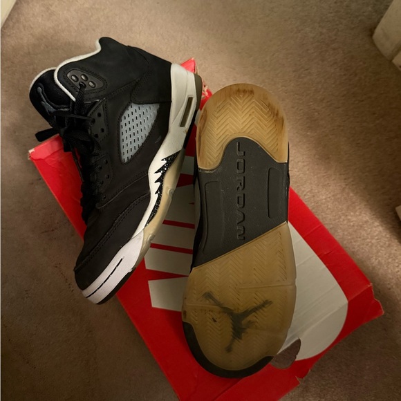 Air Jordan 5 Retro 'Oreo' 2021 size 7 youth no longer we haver the original box - Picture 2 of 7